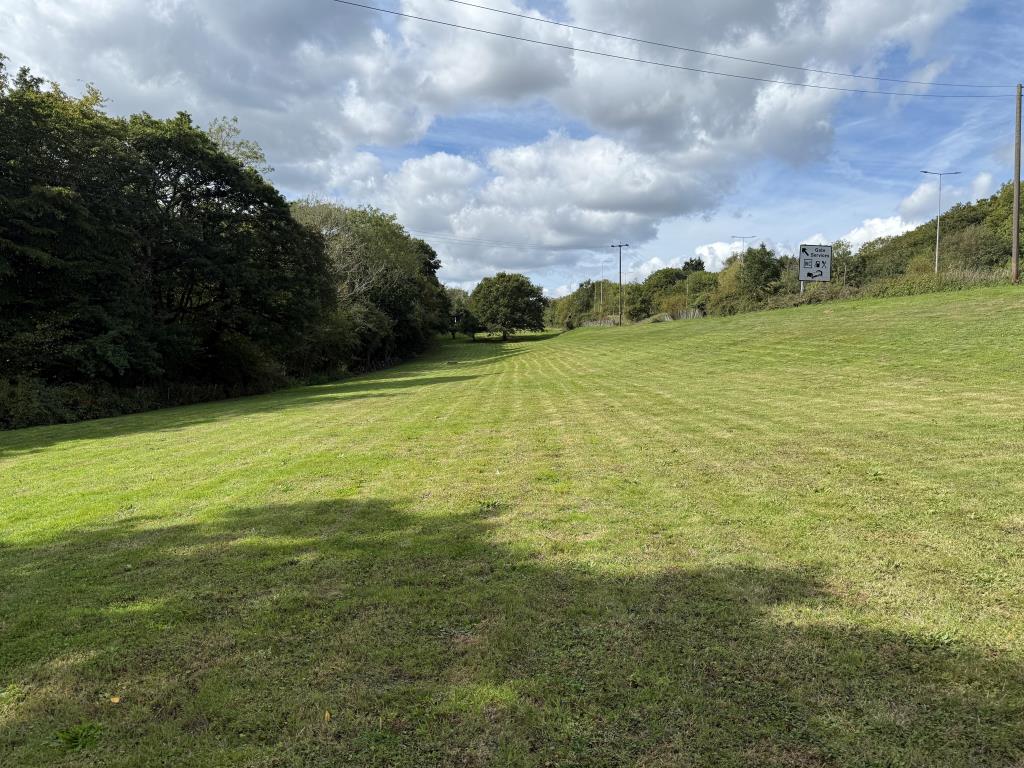 Lot: 157 - PAIR OF COTTAGES FOR REFURBISHMENT AND REPAIR WITH APPROXIMATELY 2.8 ACRES OF LAND - Approx three acres of land